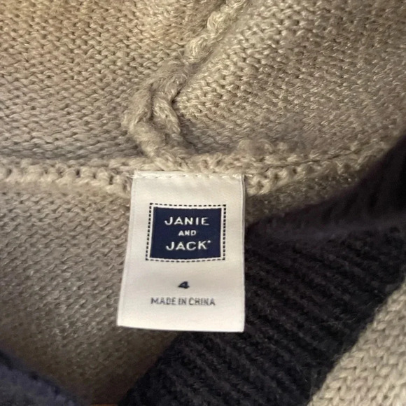 Girl’s Janie & Jack sweater shawl poncho with hood Size 4 - Picture 2 of 3